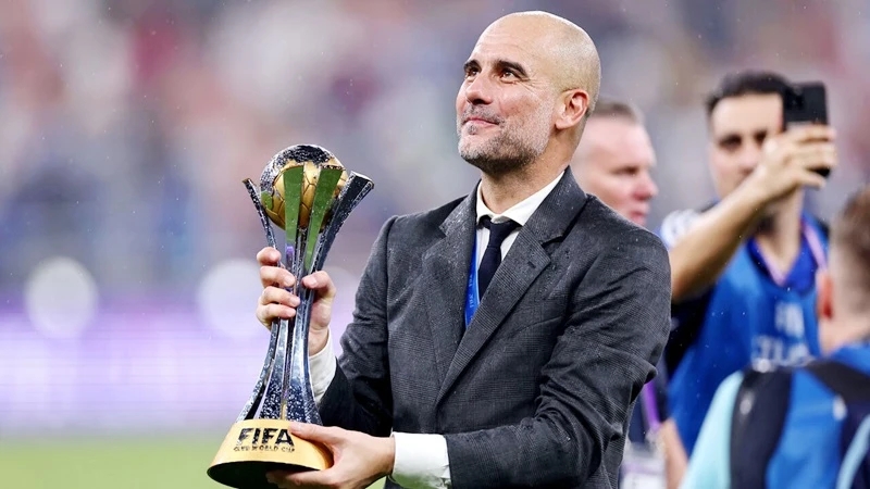 Pep Guardiola cũng cho thấy sự vĩ đại của mình Pep Guardiola cũng cho thấy sự vĩ đại của mình